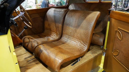 Bugatti-Straussenleder.jpg
